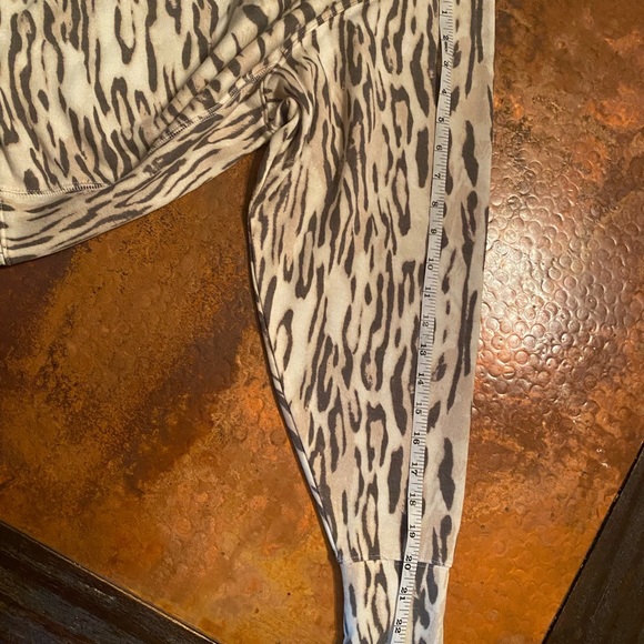 Express Zebra Print Sweatshirt, S

Oversized, Very Soft - Picture 5 of 9